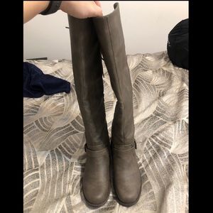 Knee high fall boots